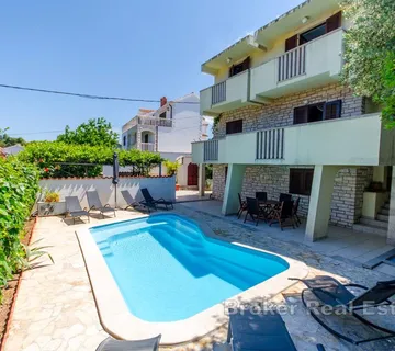 Apartmanska kuća s bazenom - Brač, Brač