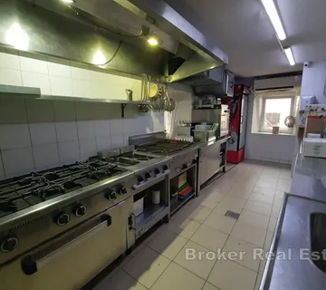 Atraktivan restoran od 66 m2 u centru grada s velikom terasom - Grad, Split grad