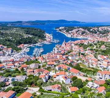 Veliko građevinsko zemljište sa pogledom na more - Brač, Brač