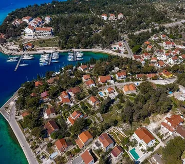 Građevinsko zemljište, 2 red od mora, na prodaju - Brač, Brač