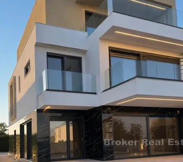 Luksuzna vila s bazenom i pogledom na more - Sukošan