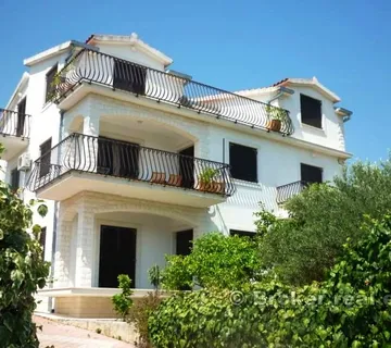 Kuća sa 3 etaže, na prodaju - Trogir