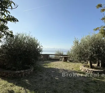 Jedinstveno poljoprivredno zemljište s objektom i prekrasnim pogledom na more - Brač, Brač