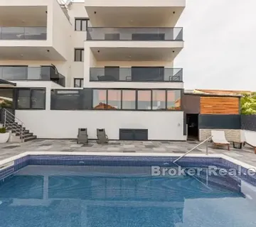 Moderan apartman s bazenom - Žedno, Trogir