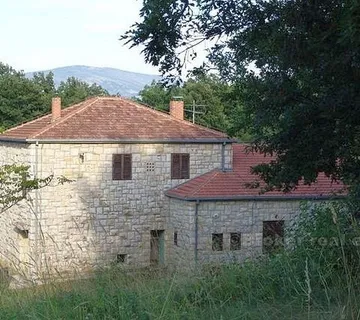 Zgrada sa 15 soba - idealno za starački dom - Knin
