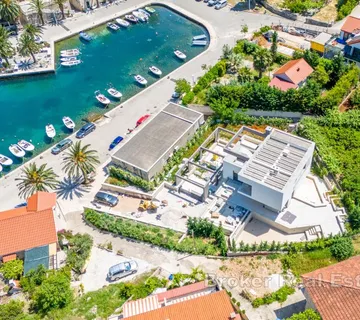 Vila u prvom redu do mora - Brač, Brač