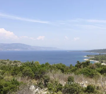 Prostrano poljoprivredno zemljište u blizini mora - Hvar