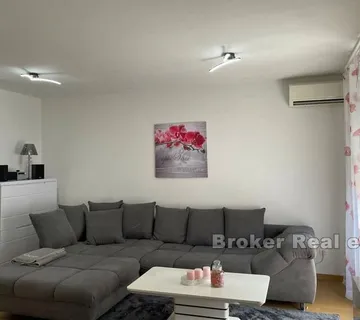 Žnjan, dvoetažni, trosoban stan - Split