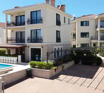 Dvije moderne vile na izvrsnoj lokaciji u blizini plaže - Rogoznica