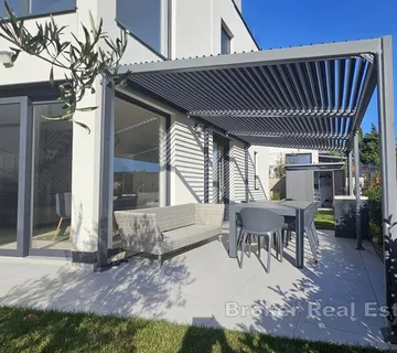 Dvoetažni apartman s vrtom - Krk