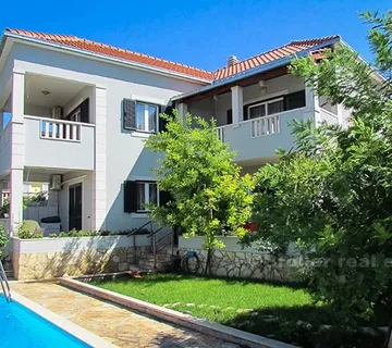 Novoizgrađena kuća s bazenom, za najam - Brač, Brač