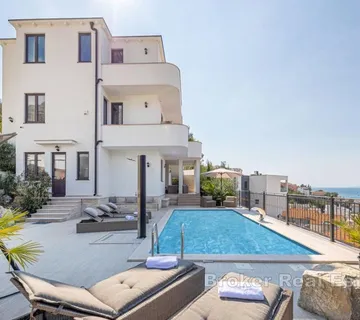 Atraktivan apartman s bazenom i pogledom na more - Podstrana - Grljevac, Podstrana