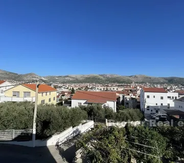 Dvojna kuća u blizini centra - Trogir