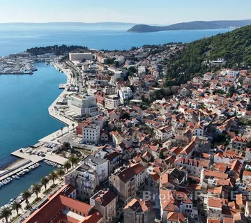 Jedinstvena nekretnina s velikim potencijalom u samom centru grada - Grad, Split grad