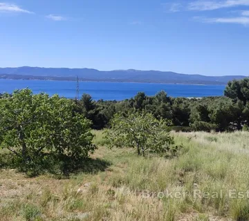 Zemljište s legaliziranim objektom i pogledom na more - Brač, Brač