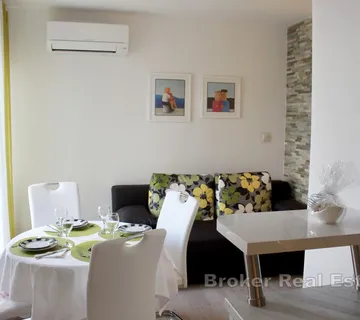 Osunčan jednosoban stan s pogledom na more - Trstenik, Split grad