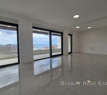 Trosobni stanovi u novoizgrađenoj zgradi s pogledom na more - Diklo, Zadar