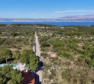 Poljoprivredno zemljište u mirnom dijelu mjesta - Brač, Brač