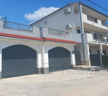 Kuća s bazenom i pogledom na more - Kaštel Sućurac, Kaštela