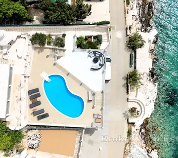 Apartmanska vila prvi red do mora - Marina