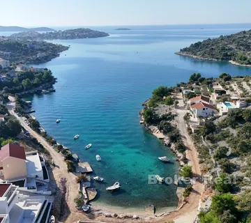 Jedinstveno građevinsko zemljište s panoramskim pogledom na more - Rogoznica