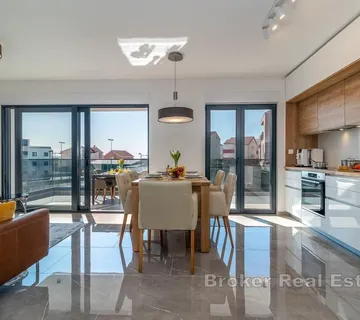 Moderan dvosoban apartman s bazenom - Žedno, Trogir