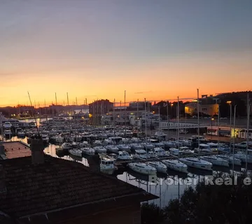 Dvosoban stan s prekrasnim pogledom na more - Zadar