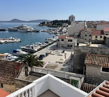 Apartmanska kuća u centru grada - Vodice