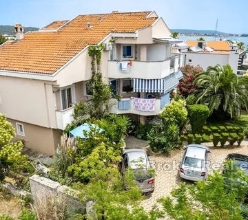Apartmanska kuća blizu mora - Sukošan