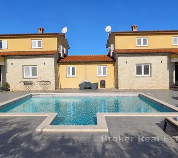 Duplex kuća s bazenom i velikom okućnicom - Labin