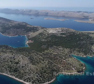 Prostrano poljoprivredno zemljište prvi red do mora - Kornati, Murter-Kornati