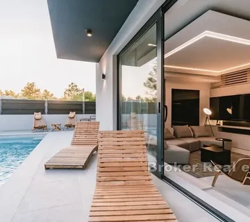 Moderna, luksuzna vila s bazenom - Vodice