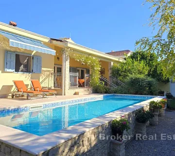 Luksuzna Mediteranska vila s bazenom - Kaštel Lukšić, Kaštela