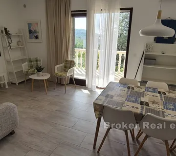 Jednosobni renovirani stan s pogledom na more - Primošten