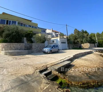 Apartmanska kuća prvi red do mora - Ugljan, Preko