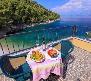 Apartmanska kuća prvi red do mora - Hvar