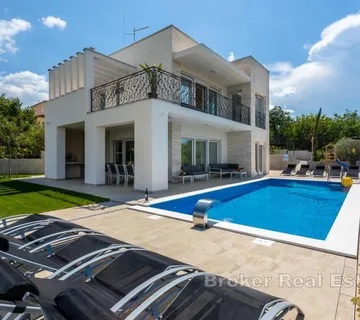 Elegantna vila s saunom i pogledom na more - Krk