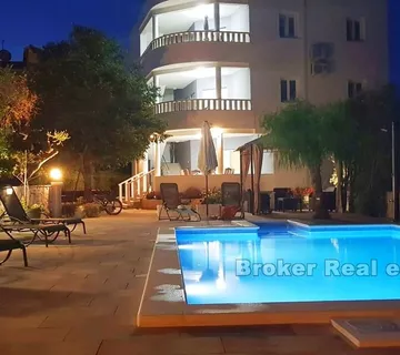 Apartmanska vila prvi red do mora i plaže - Rogoznica