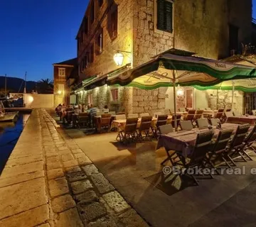 Restoran u prvom redu do mora, na prodaju - Hvar