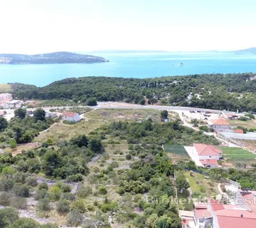 Vrhunsko građevinsko zemljište s pogledom na more - Trogir