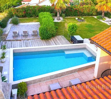 Kuća za odmor s mediteranskim vrtom, bazenom i saunom - Hvar