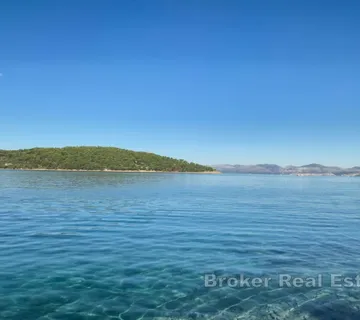 Građevinsko zemljište u prvom redu do mora - Šolta, Šolta