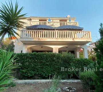 Apartmanska kuća blizu mora - Brač, Brač