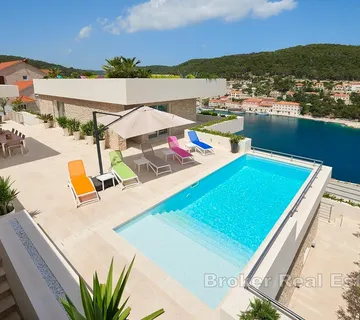 Moderna vila s bazenom i pogledom na more - Brač, Brač
