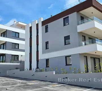 Trosobni stanovi u novoizgrađenoj zgradi s pogledom na more - Diklo, Zadar
