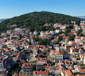 Trosoban stan na idiličnoj lokaciji - Varoš, Split grad