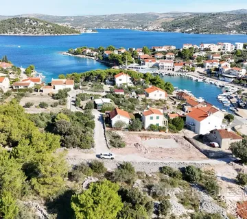 Građevinsko zemljište s pogledom na more - Rogoznica