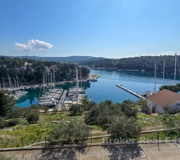 Dvosobni apartman u prvom redu do mora - Brač, Brač