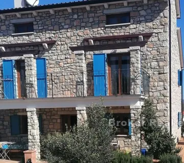 Prostrano imanje sa kamenom kućom - Labin