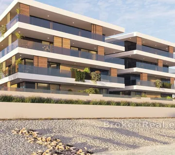 Prostran apartman u prvom redu do mora - Žedno, Trogir